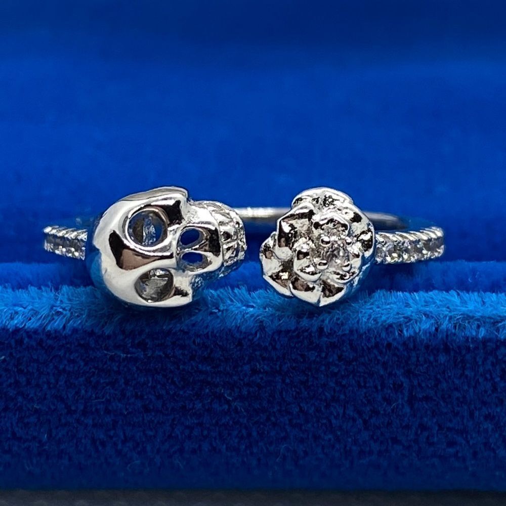 💛 925 Spooky Skull CZ Ring